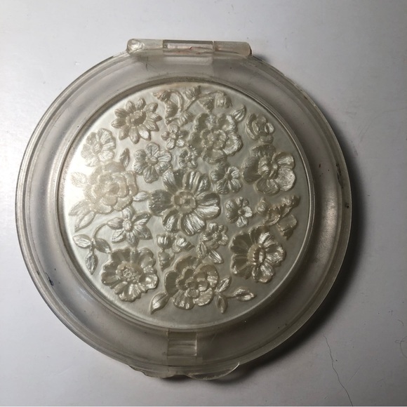 Antique Makeup Compacts - Picture 12 of 13
